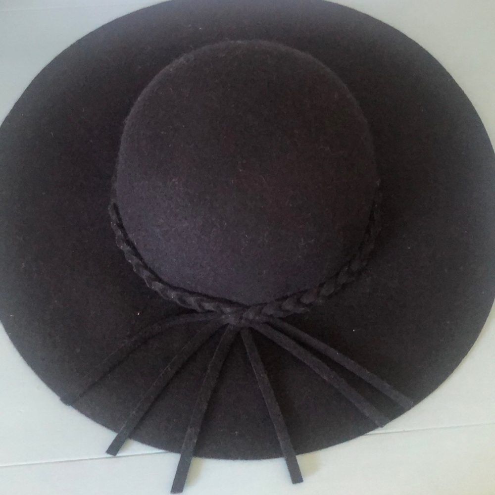 Black, floppy hat